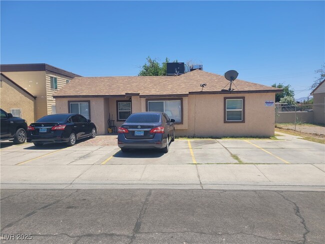 Building Photo - 137 S 15th St Rental