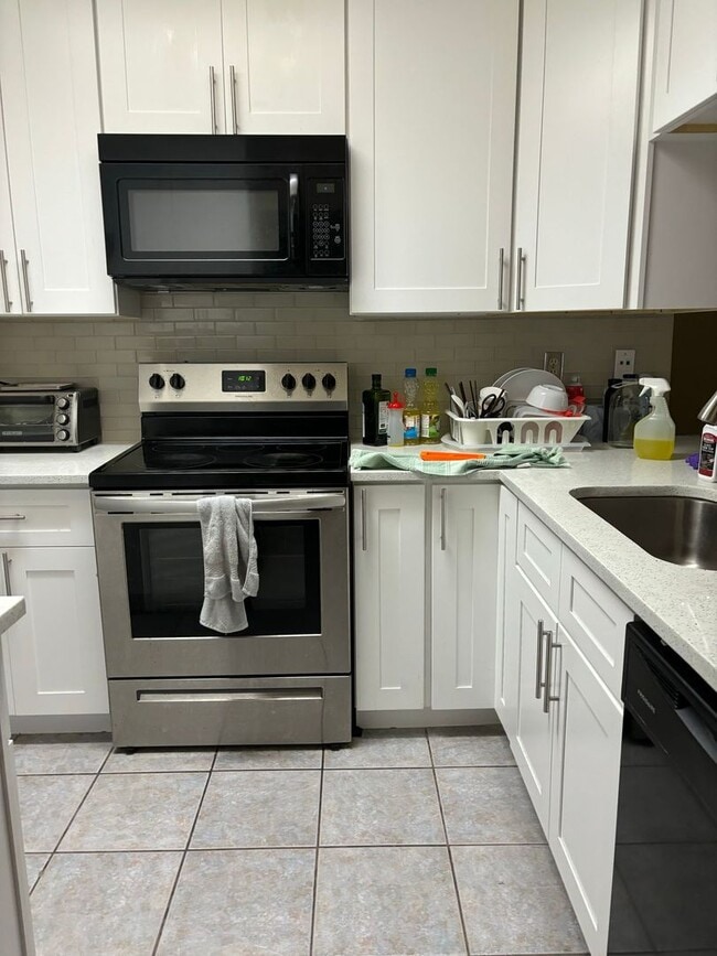 PRELEASE 2025/2026 2 Reserved Parking an... House House Rental in