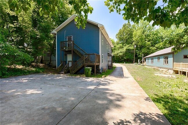 Photo - 987 Dimmock St SW