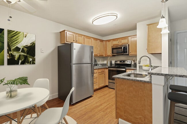 Building Photo - Fox Run Apartments