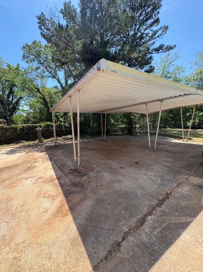 Photo - 636 Old Augusta Rd