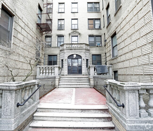 Photo - 155-165 E Mosholu N