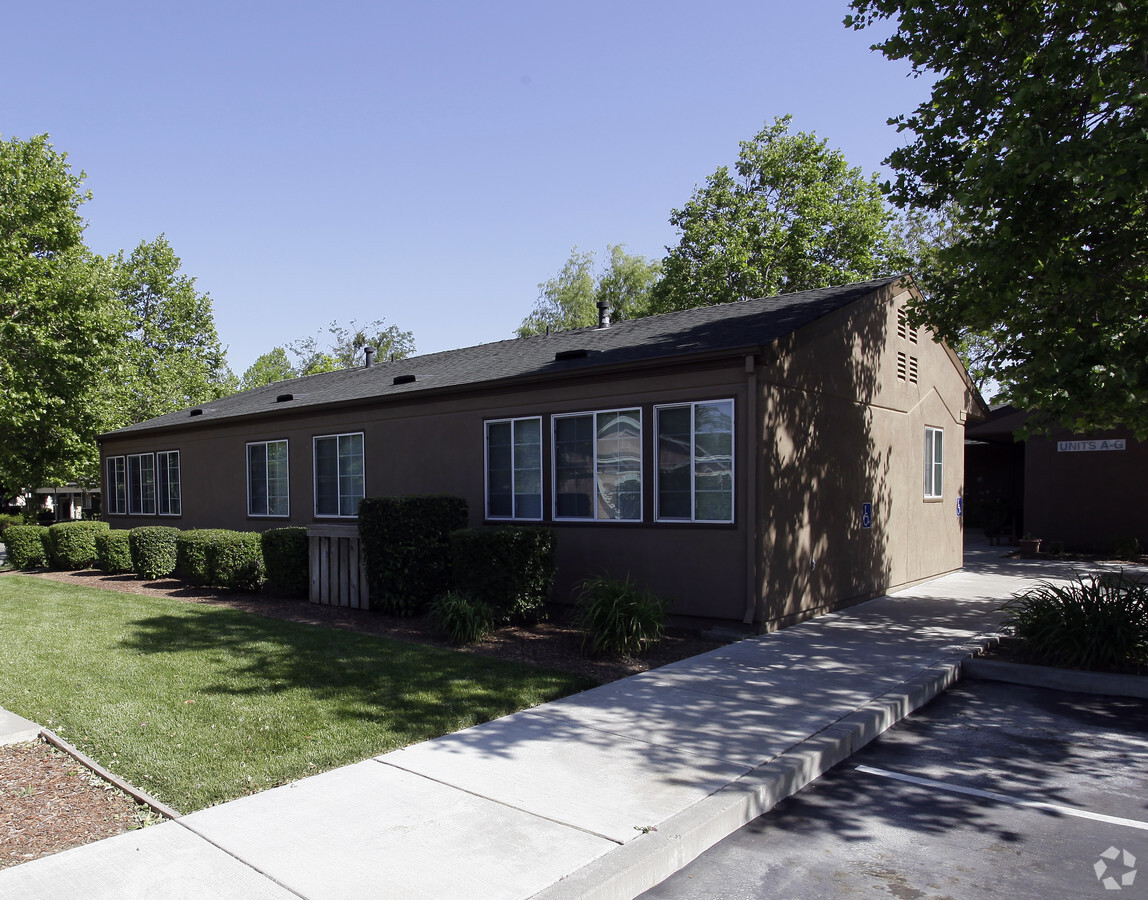 Photo - Becerra Plaza Apartments