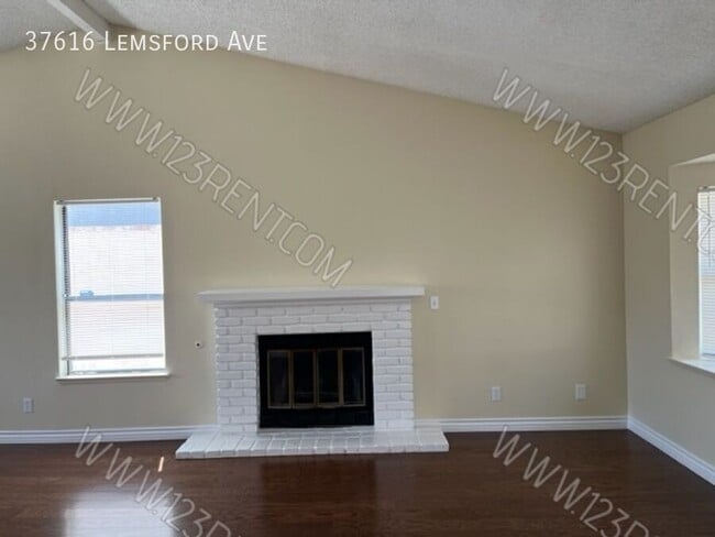 37616 Lemsford Ave
