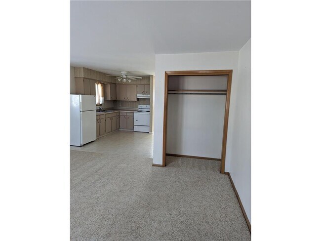 Photo - 376 4th St E