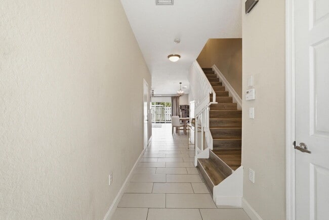 Photo - 710 SW 4th Ave