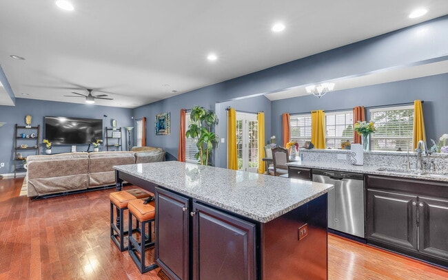 Photo - 225 Mayberry Ct