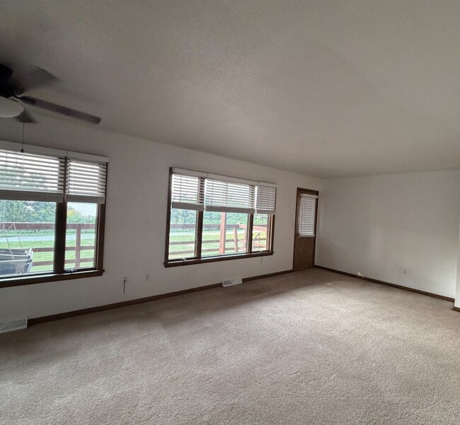 726 W 2nd St Unit 2