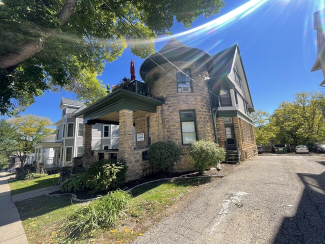 137 E Gorham St Unit 5