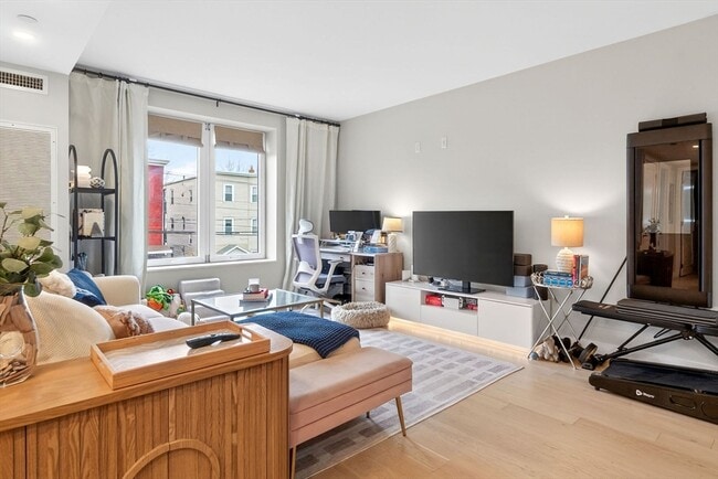 Photo - 932 Broadway Unit 212