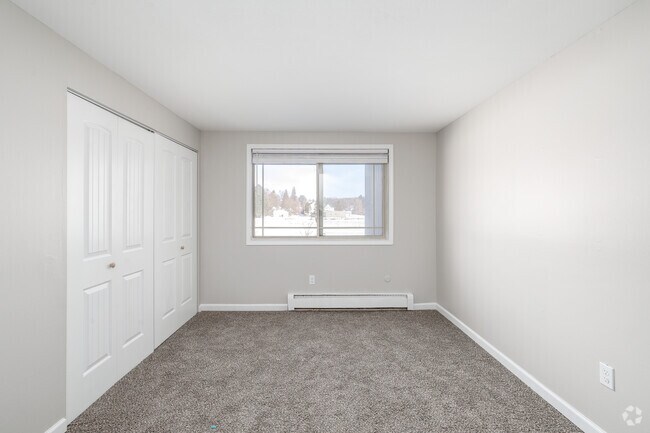 2BR, 1BA - 900SF - Primary Bedroom