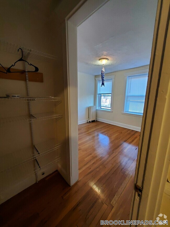 Building Photo - 352 Riverway Rental