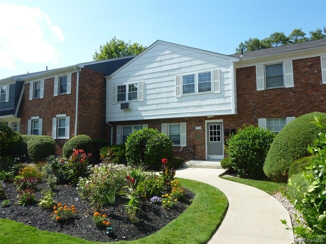 Building Photo - 133 Doxbury Ln Rental