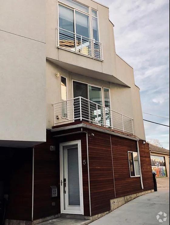 Building Photo - 2115 W 32nd Ave Rental
