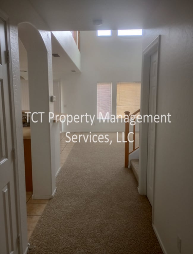 Photo - Large 3 Bed/2.5 Bath plus office AND Loft in Avondale!