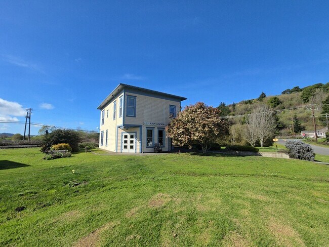 2754 Van Duzen St