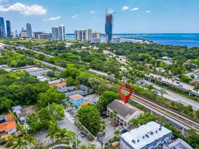 Building Photo - 3001 SW 1st Ave Unit 102