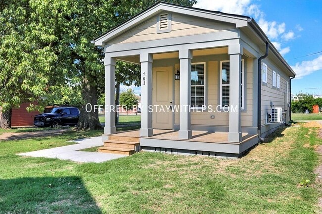 Photo - 703 N 3rd St Casa