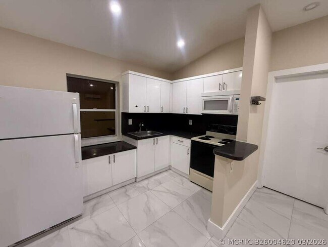 Photo - 3373 SW 7th St