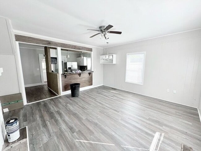 Photo - 533 Broadway St