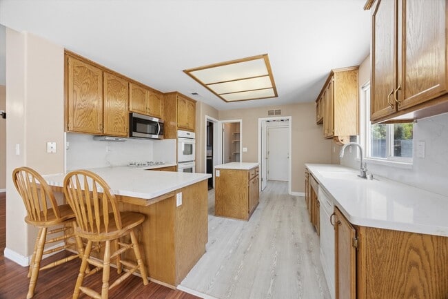 Photo - 5809 Roscomare St