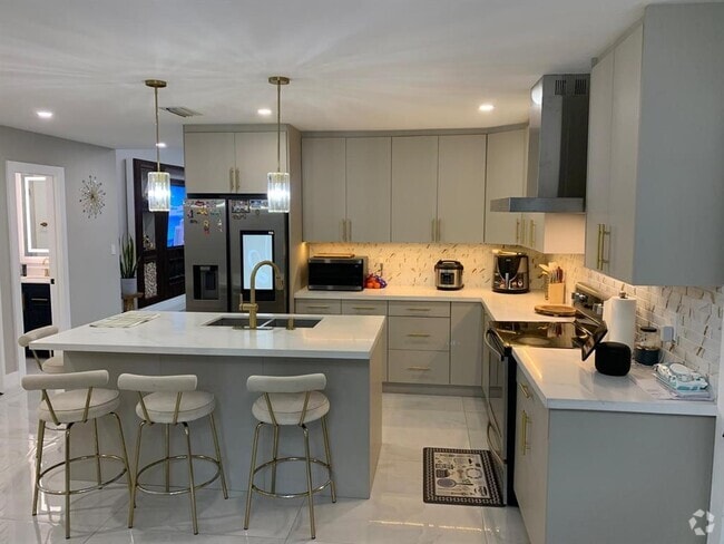 Building Photo - 8271 SW 39th Ct Rental