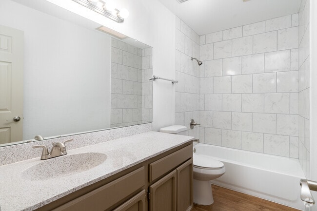 2BR, 1BA - 850SF - Bathroom