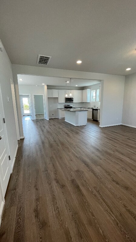 Photo - 204 Pebblestream Pass