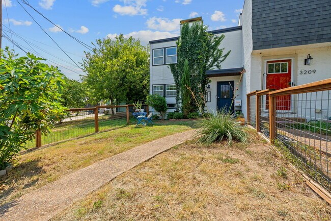 Building Photo - 3211 Northeast Dr Rental