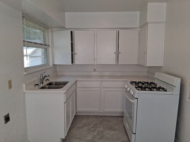 3019-3021 Avon St.