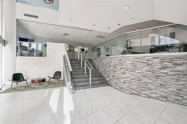 Photo - 151 E Washington St Unidad PH3B