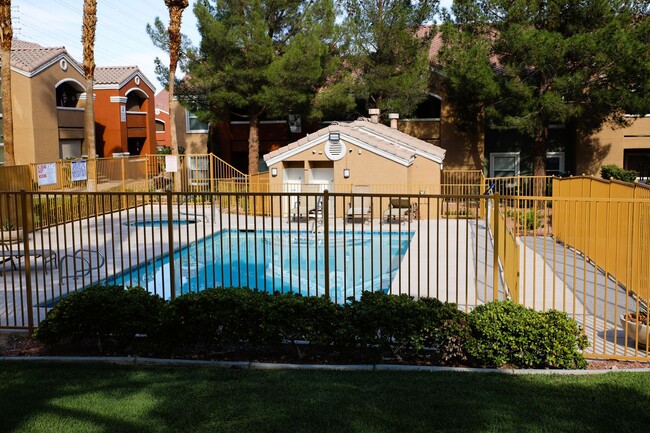 Photo - SW - COZY CONDO - 2 BEDROOM - 1ST FLOOR Unit 1044