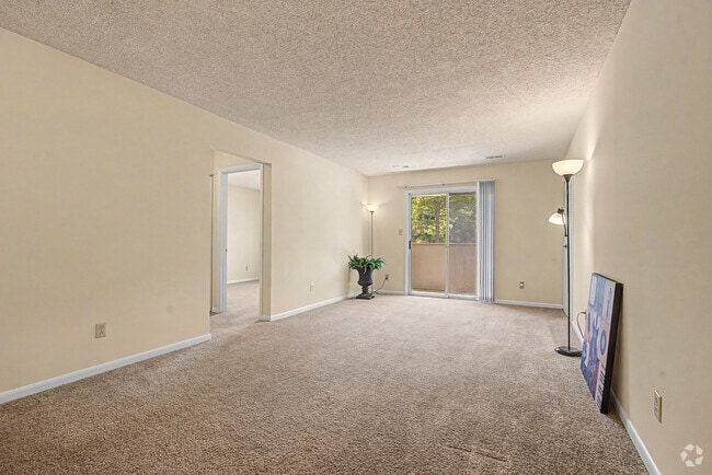 Deluxe 2BR, 1BA - 815SF - Living Room / Dining Room