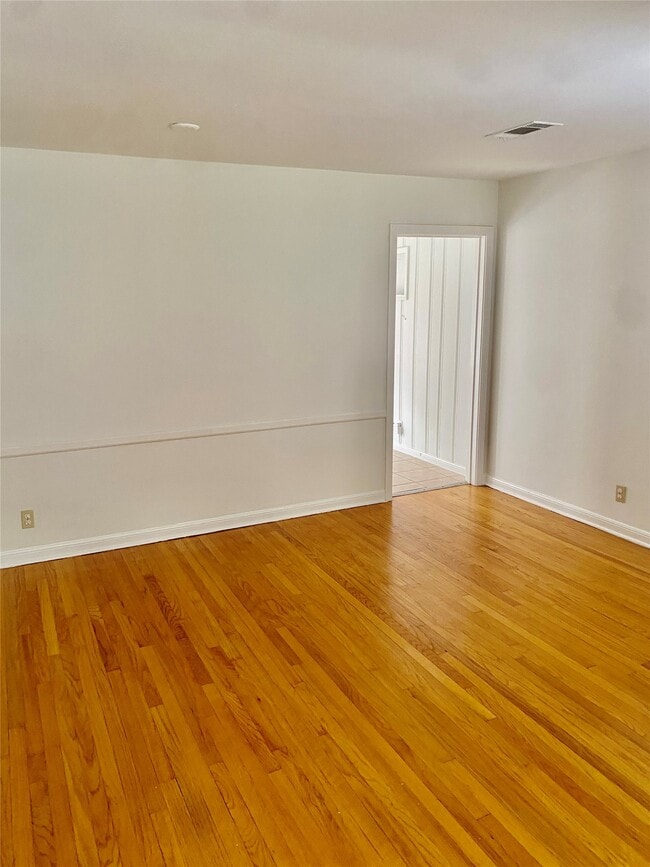 Photo - 8318 Greenbush St