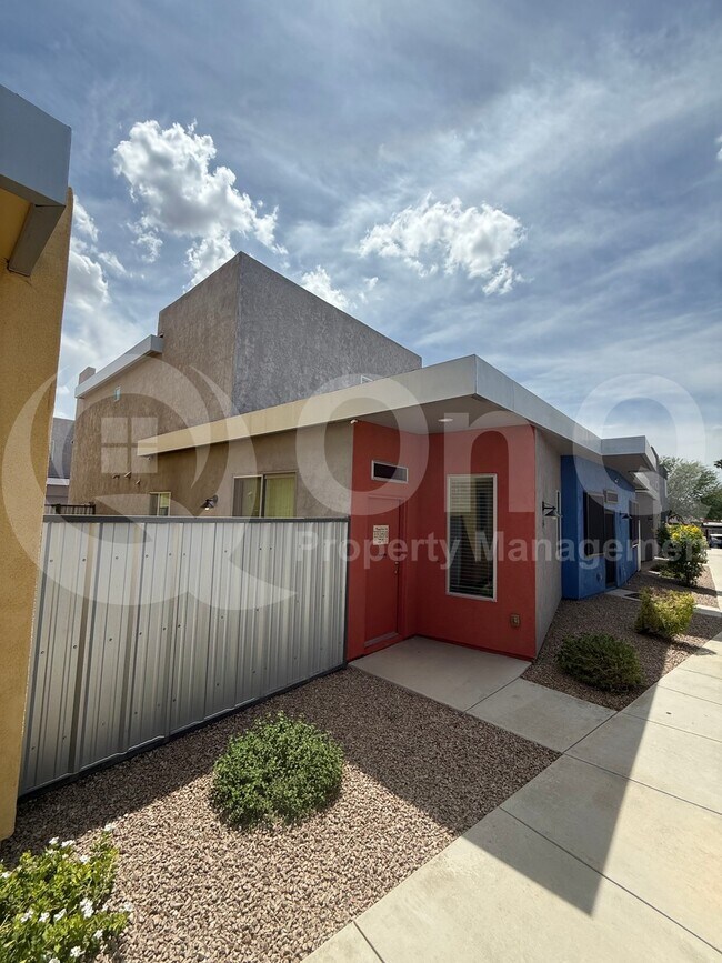 Photo - 833 E Park Modern Dr