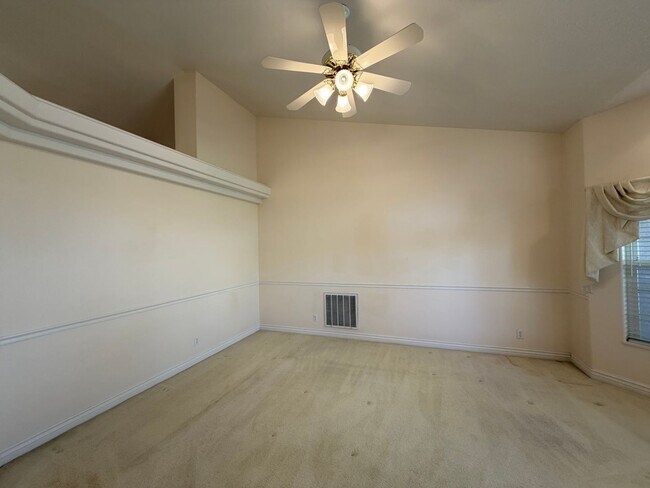 Photo - SPACIOUS HOME FOR RENT!