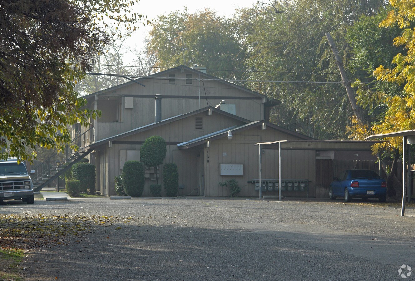 Photo - 1120 E Fedora Ave Apartments