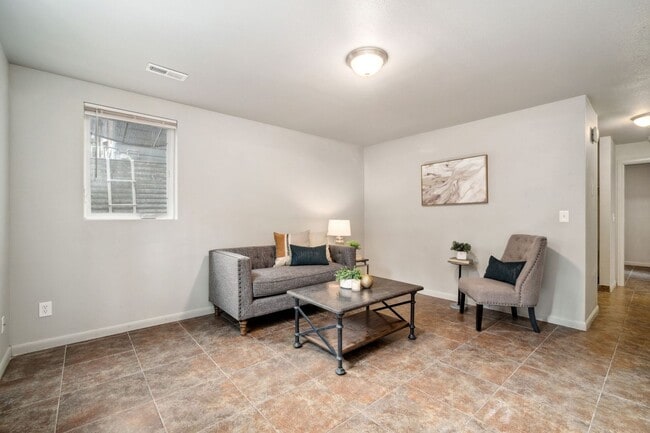 Photo - 810 W Laurel St Unit 2