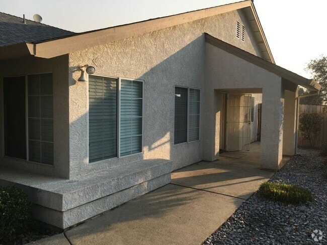 Building Photo - lynb4463 Unit 2 Rental