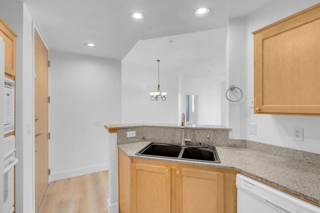 Photo - 75 E Agate Ave