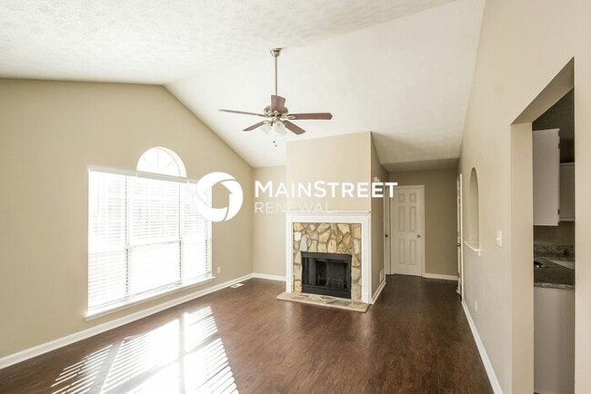 Photo - 3 Bedroom Pet-Friendly Home in Lithia Springs, GA with Main Street Renewal