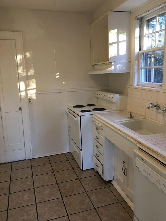 Photo - Main floor of Adorable home for rent!