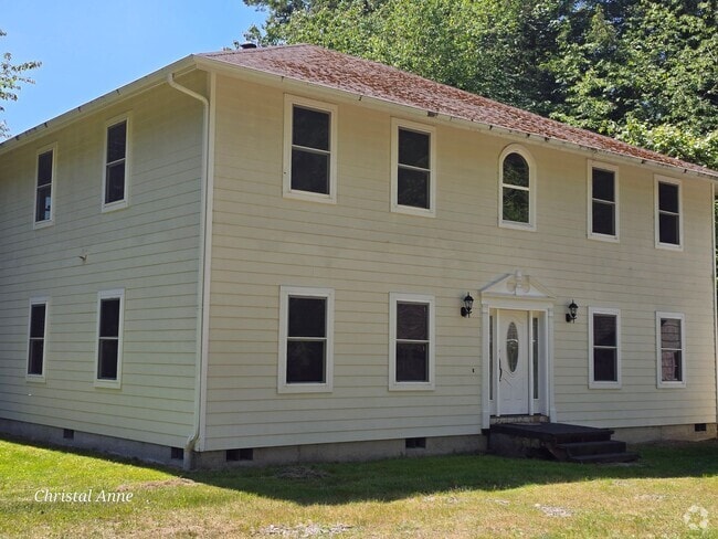 Building Photo - Beautiful Custom built home