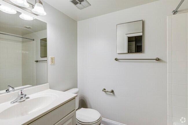 2BR, 2BA - 928SF