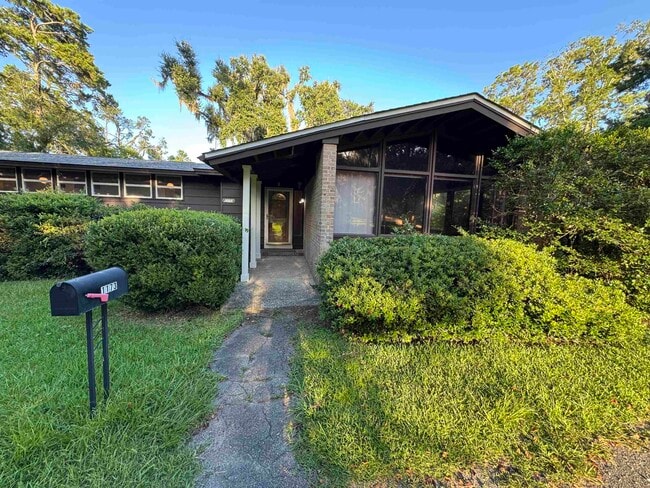 Building Photo - 1173 Seminole Dr Rental