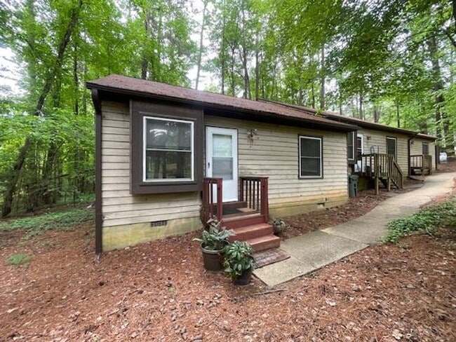 Building Photo - 907 W Chatham St