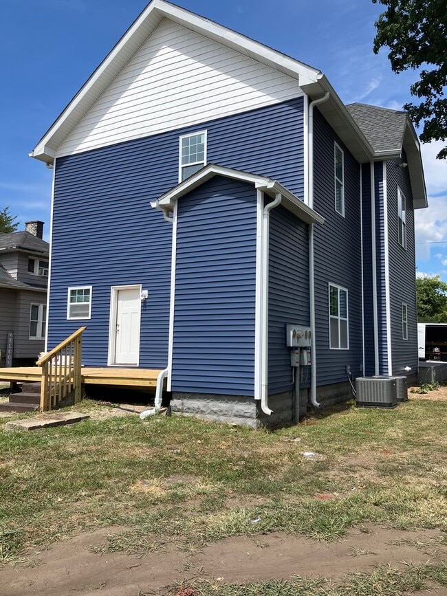 Photo - 1915 Poplar St Unit A