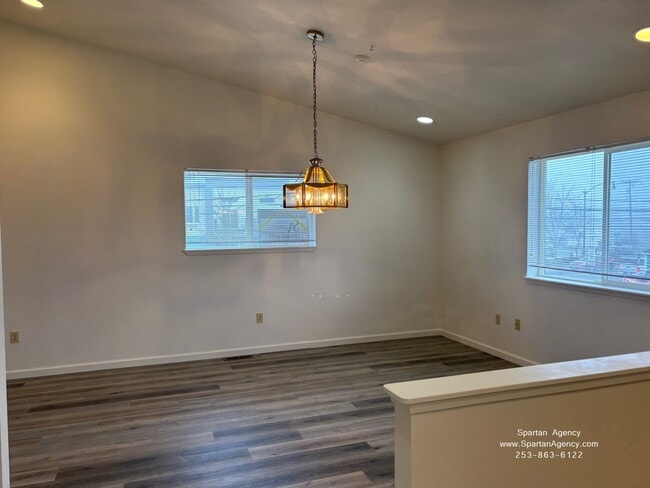 Photo - 15310 Main St E Unidad 1