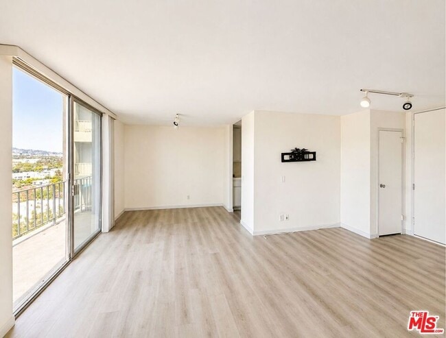 Photo - 100 S Doheny Dr Unit 815