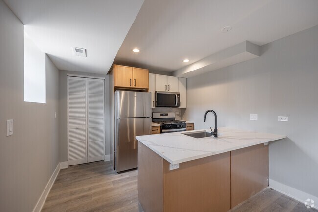 Building Photo - 3144 W Fullerton Ave Unit G Rental